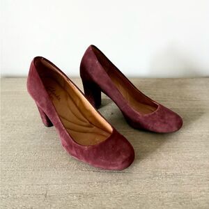 Clarks Chunky Round Toe Heel in Burgundy Suede Leather - Size 6